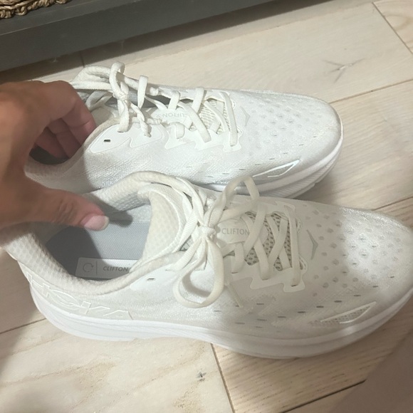 HOKA ONE ONE CLIFTON 9 running shoes!! - Picture 5 of 16